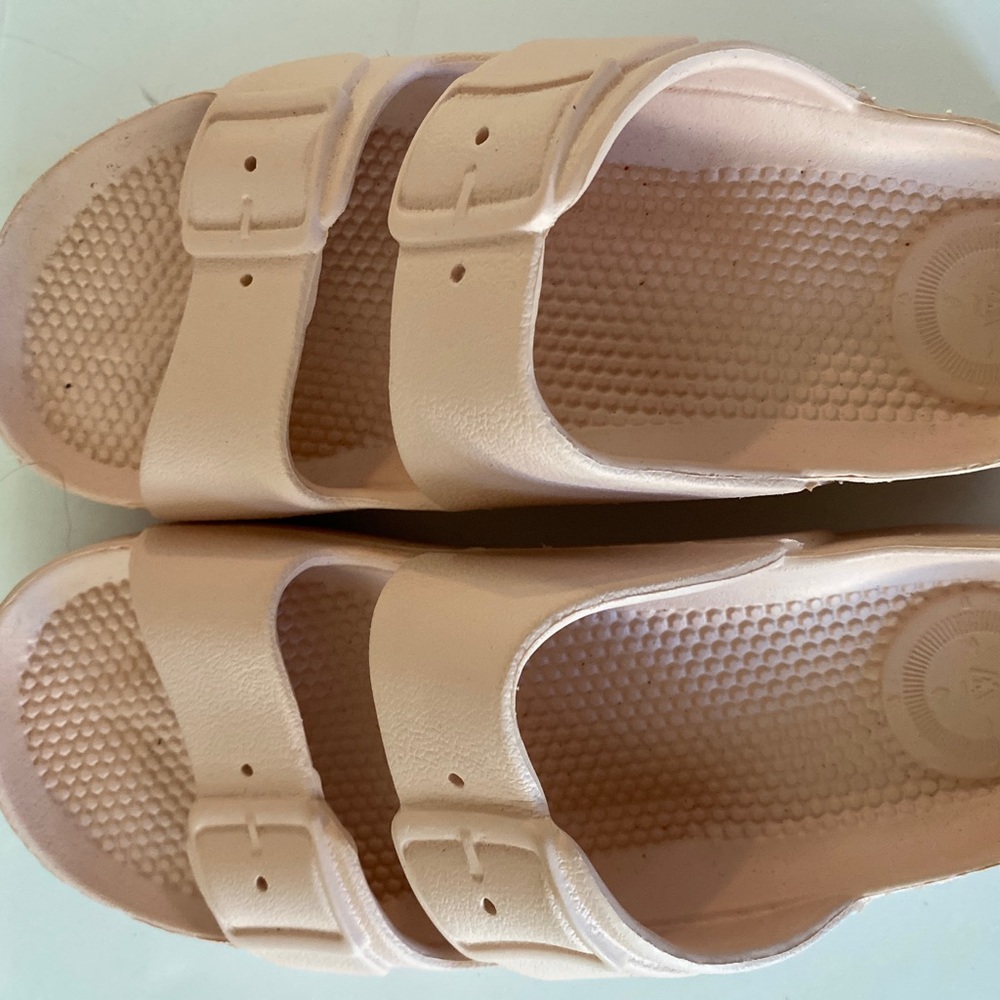 Totes Women's Molded Buckle Slide Sandals